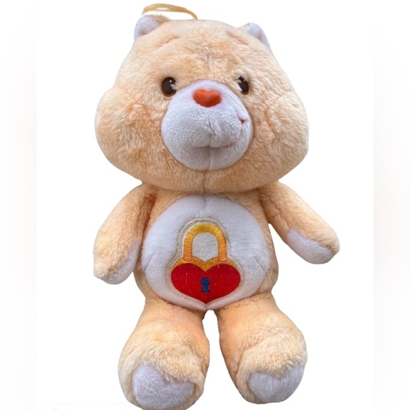 Other - Vintage 1985 VERY RARE, talking lock heart care bear.